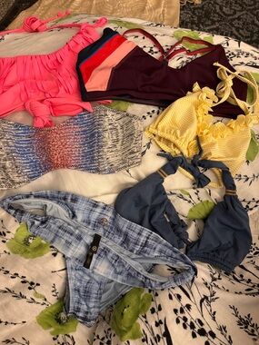 Women’s Swim separates 4 Tops and 1 Bottom. Yellow, coral, Navy, Maroon,